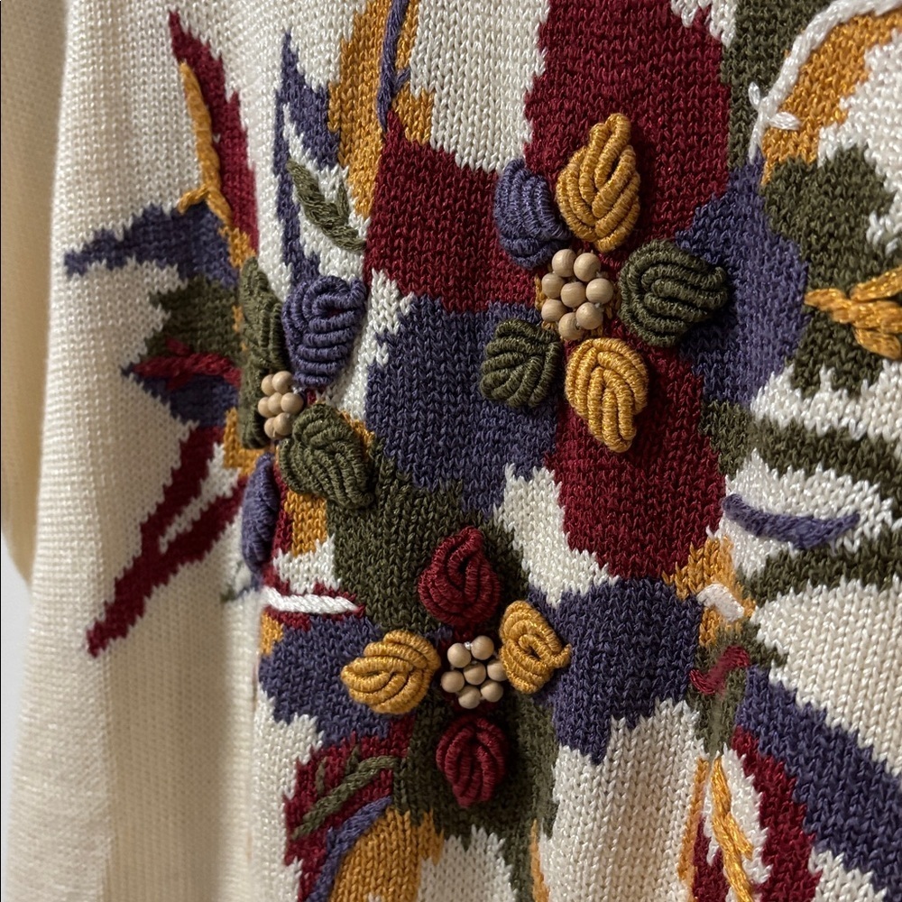 Vintage (S) MISTER LEONARD Floral Embroidered Cream Knit Sweater Top Wood Beads - Picture 4 of 13